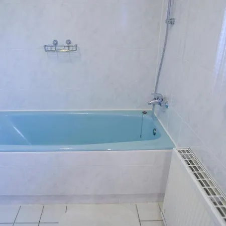 Weiss בית הארחה